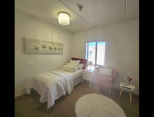 1 BEDROOM APARTMENT FOR SALE IN PINELANDS